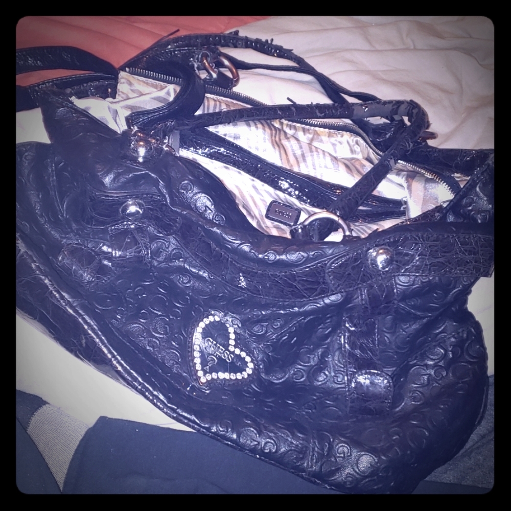 Black guess purse.